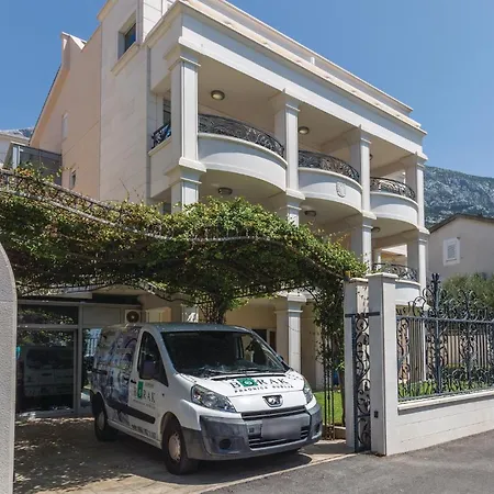 Сasa de vacaciones Cozy In With Jacuzzi Makarska