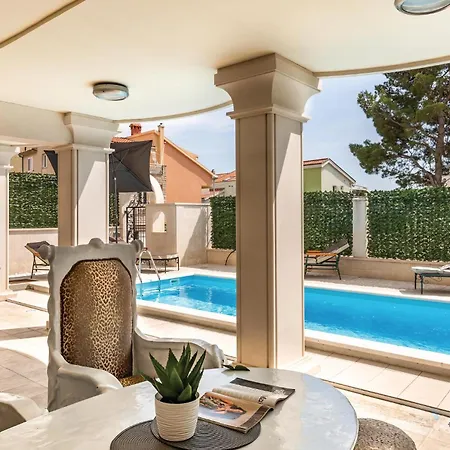 Cozy In With Jacuzzi Сasa de vacaciones Makarska