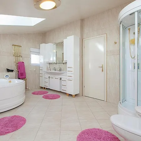 Σπίτι διακοπών Cozy In With Jacuzzi Μακάρσκα
